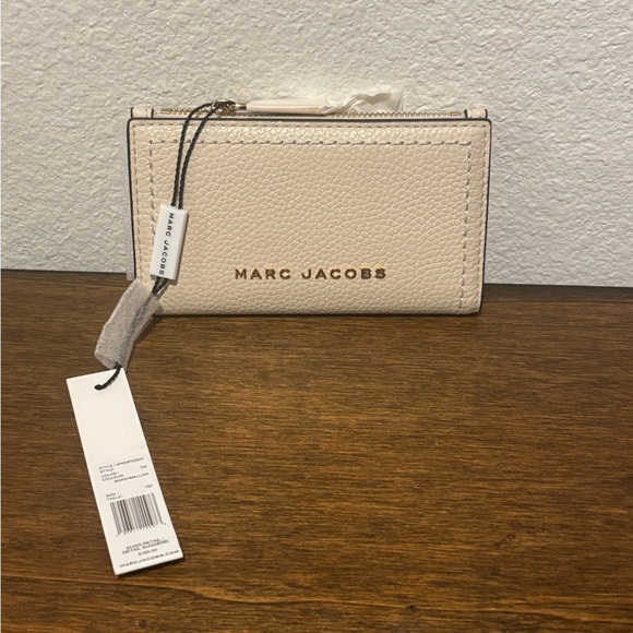 Marc Jacobs Handbags - Marc Jacobs Beige Textured Wallet